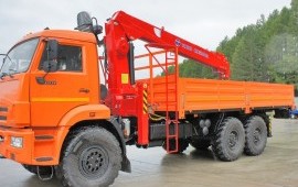 Грузовой вездеход с крановой- бурильной установкой