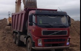 Самосвал Вольво с прицепом