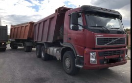 Самосвал Вольво с прицепом