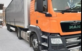 Грузоперевозки полуприцеп с грузом.