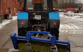 Уборка территории.Коммунальный трактор Мтз 82