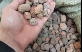 Услуги самосвалов, продажа сыпучих материалов.