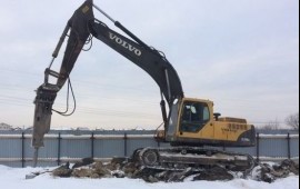 Аренда негабаритного экскаватора с гидромолотом