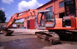 Экскаватор Hitachi 230 заказать в аренду.