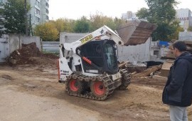 Аренда мини погрузчика Киров. Ямобур, вилы.