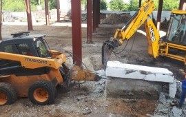 Экскаватор погрузчик JCB гидромолот ямобур вилы