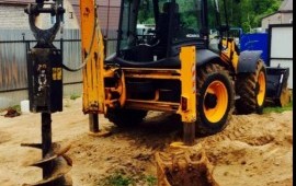 Экскаватор погрузчик JCB гидромолот ямобур вилы