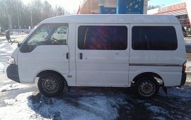 Водитель на цельнометаллическом микроавтобусе
