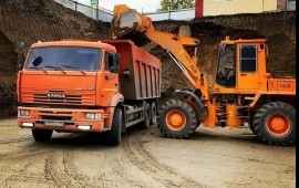 Аренда самосвала, доставка сыпучих материалов.