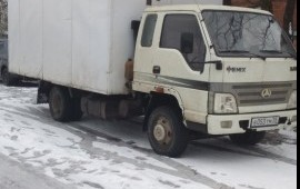 Грузоперевозки. Грузовой транспортный фургон.