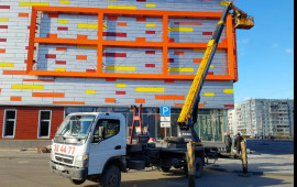 Автовышка аренда Омск. Подъемные работы.