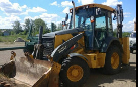 Экскаватор-погрузчик John Deere