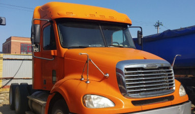 Тягач FREGHTLINER