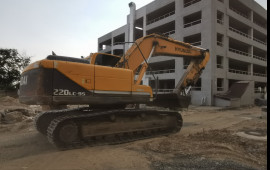 Экскаватор гусеничный Hyundai 220