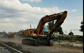 Экскаватор гусеничный Hyundai 220