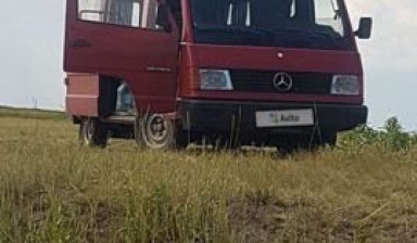 Mercedes-Benz MB100