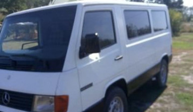 Mercedes-Benz MB100