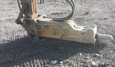 Продаю экскаватор HYUNDAI R210NLC-9 с гидромолотом