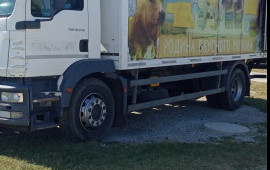 Перевозчик услуги. Перевозка грузов, продуктов.