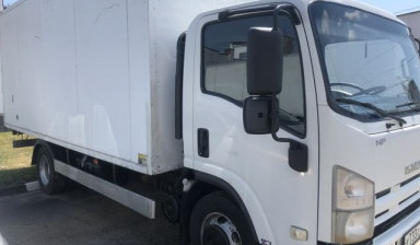 Isuzu NPR-75