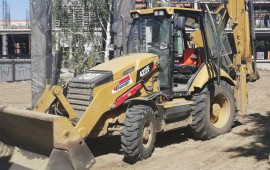 Аренда CAT 428. Планировка, копка, погрузка.