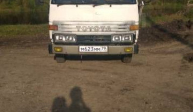 Грузовик toyota dyna