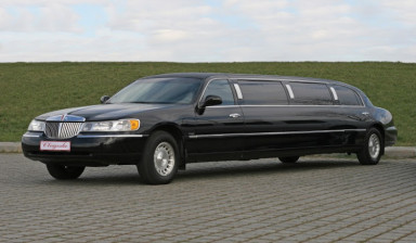 Лимузин Lincoln Town Car
