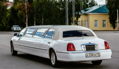 Лимузин Lincoln Town Car в Петрозаводске