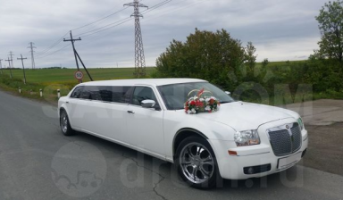 Аренда лимузина Chrysler 300c цвет белая ночь в Южно-Сахалинске