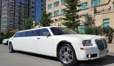 Аренда лимузина Chrysler 300c цвет белая ночь в Южно-Сахалинске