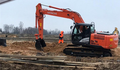 Аренда экскаватора с опытным машинистом в Москве.