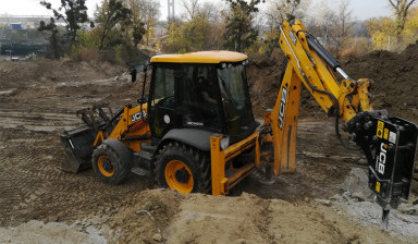 Экскаватор погрузчик JCB 3CX с гидромолотом