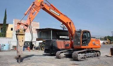 Услуги гусеничного экскаватора Hitachi и Doosan