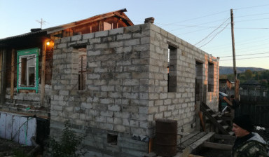 Бригада строителей в Кызыле