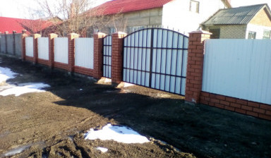 Бригада выполняет строительная работа