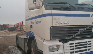 Тягач VOLVO услуги грузового транспорта.