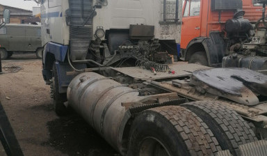 Тягач VOLVO услуги грузового транспорта.