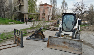 Аренда мини погрузчика с навесным оборудованием.