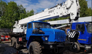 Автокран автокрана УРАЛ 25т