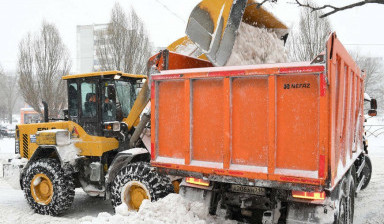 Уборка снега трактором с вывозом и без.