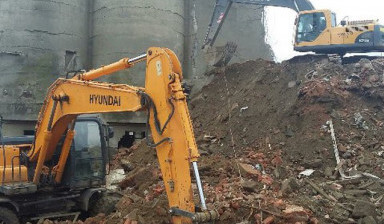 Демонтаж зданий спецтехникой. Вывоз мусора.