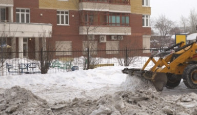 Уборка снега с крыш и территории