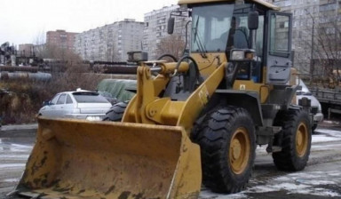 Фронтальный погрузчик ковшом 2 куб