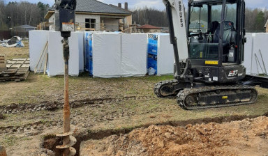 Аренда ямобура экскаватора на резиновых гусеницах