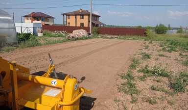 Вспашка, покос, уборка снега трактором.