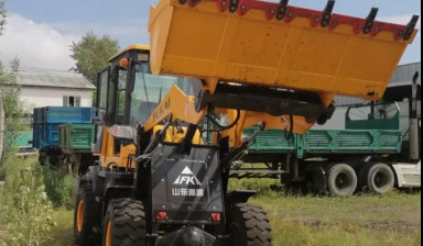 Погрузка материалов на самосвалы