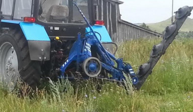 Трактор с роторной косилкой. Покос травы