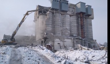 Аренда экскаватора разрушителя длина стрелы 28 м в Казани