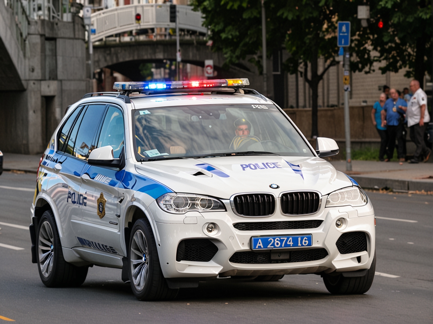 BMW м5 с мигалками