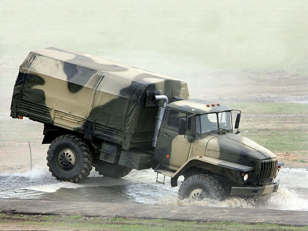 Армейский грузовик Урал 43206